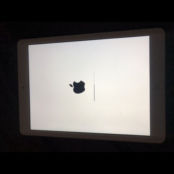 iPad Air - Picture 1 of 4